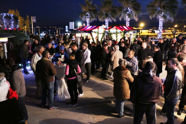 Paljenjem prve adventske svijeće i prigodnim zabavnim programom započela manifestacija Advent na otoku Viru