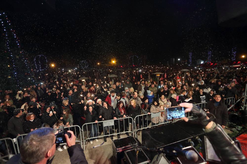 Advent na Viru: Crvena jabuka oduševila u “sniježnom” Viru Advent na Viru: Crvena jabuka oduševila u “sniježnom” Viru