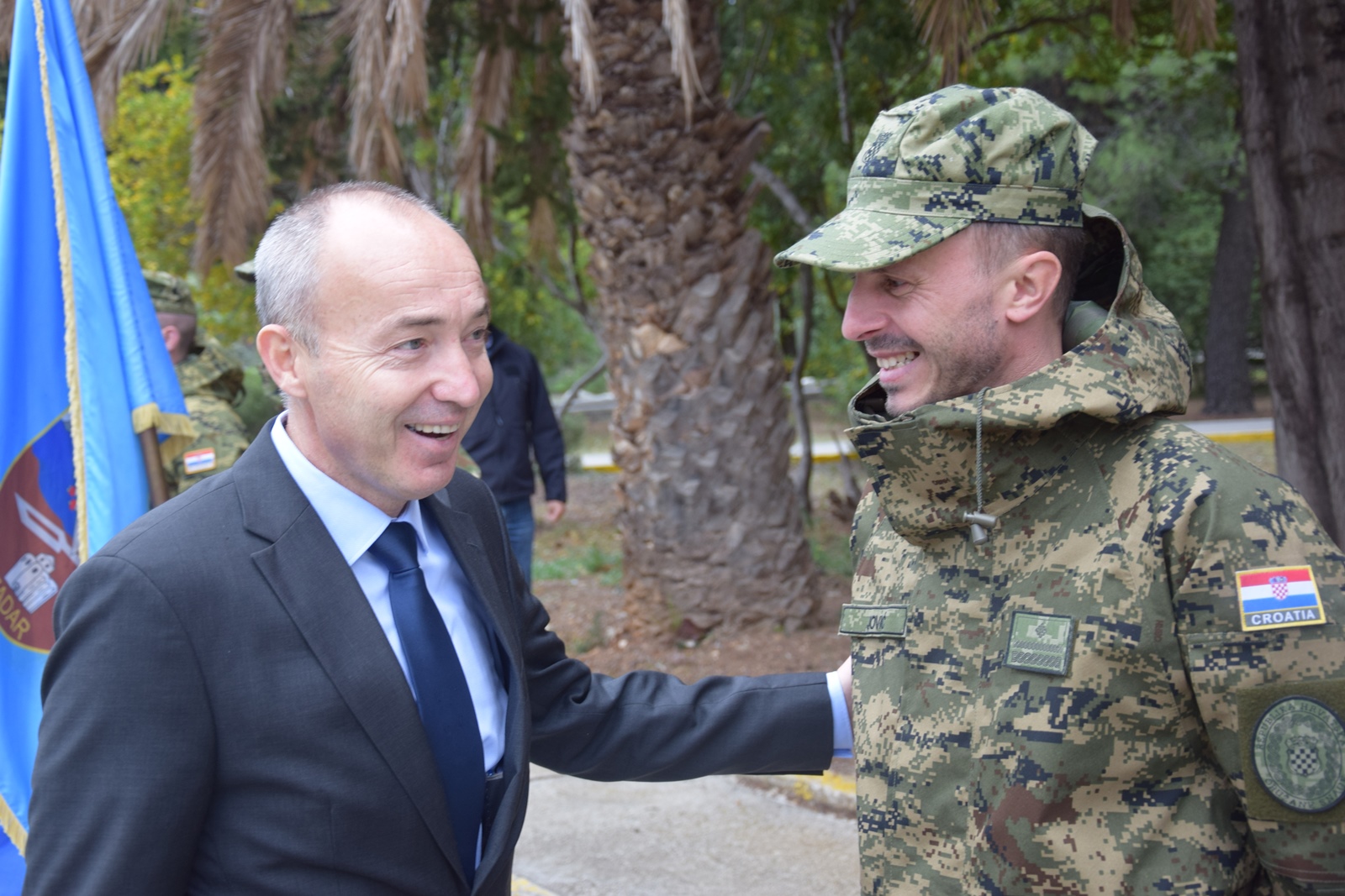 Ministar Krstičević posjetio eskadrilu transportnih helikoptera Ministar Krstičević posjetio eskadrilu transportnih helikoptera