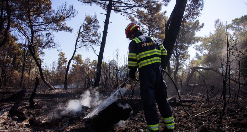 Požar u Ražancu stavljen pod kontrolu, vatrogasci i dalje na terenu Požar u Ražancu stavljen pod kontrolu, vatrogasci i dalje na terenu