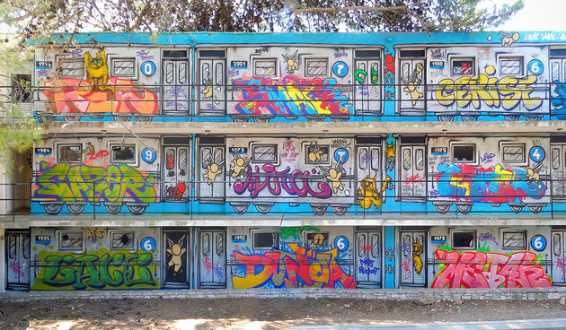 Graffiti na gradele u Bolu na Braču