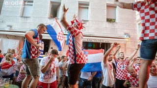 Navijačko ludilo u Zadru za vrijeme i nakon finala Svjetskog prvenstva Navijačko ludilo u Zadru za vrijeme i nakon finala Svjetskog prvenstva