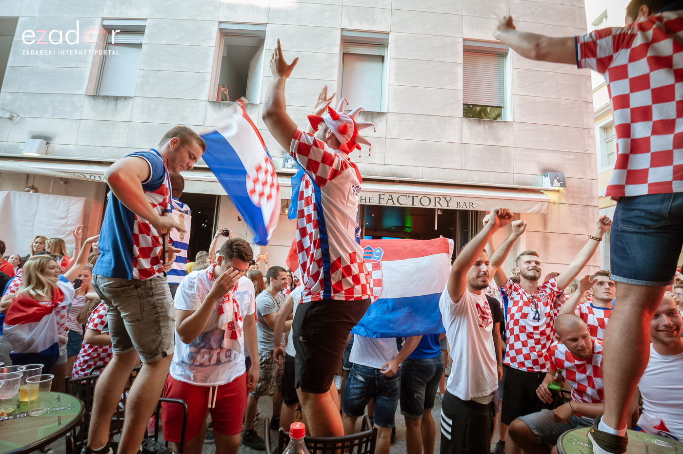 Navijačko ludilo u Zadru za vrijeme i nakon finala Svjetskog prvenstva Navijačko ludilo u Zadru za vrijeme i nakon finala Svjetskog prvenstva