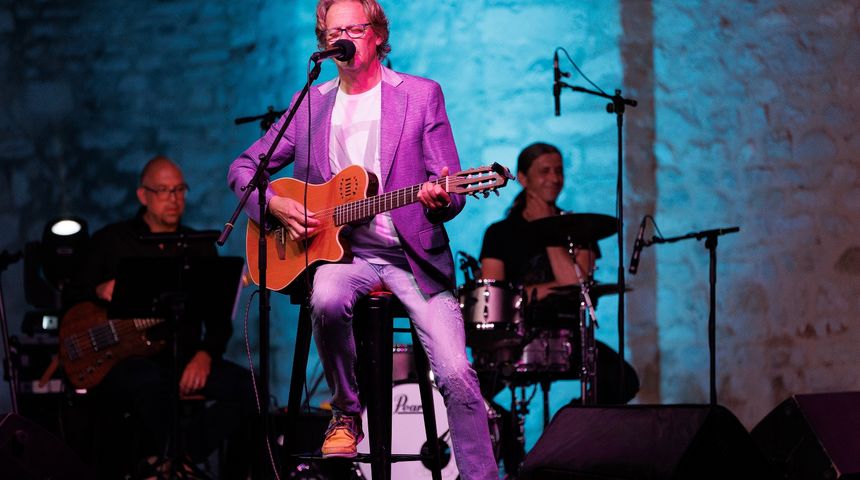 Publika na Forumu s Tedijem Spalatom pjevala njegove velike hitove Publika na Forumu s Tedijem Spalatom pjevala njegove velike hitove