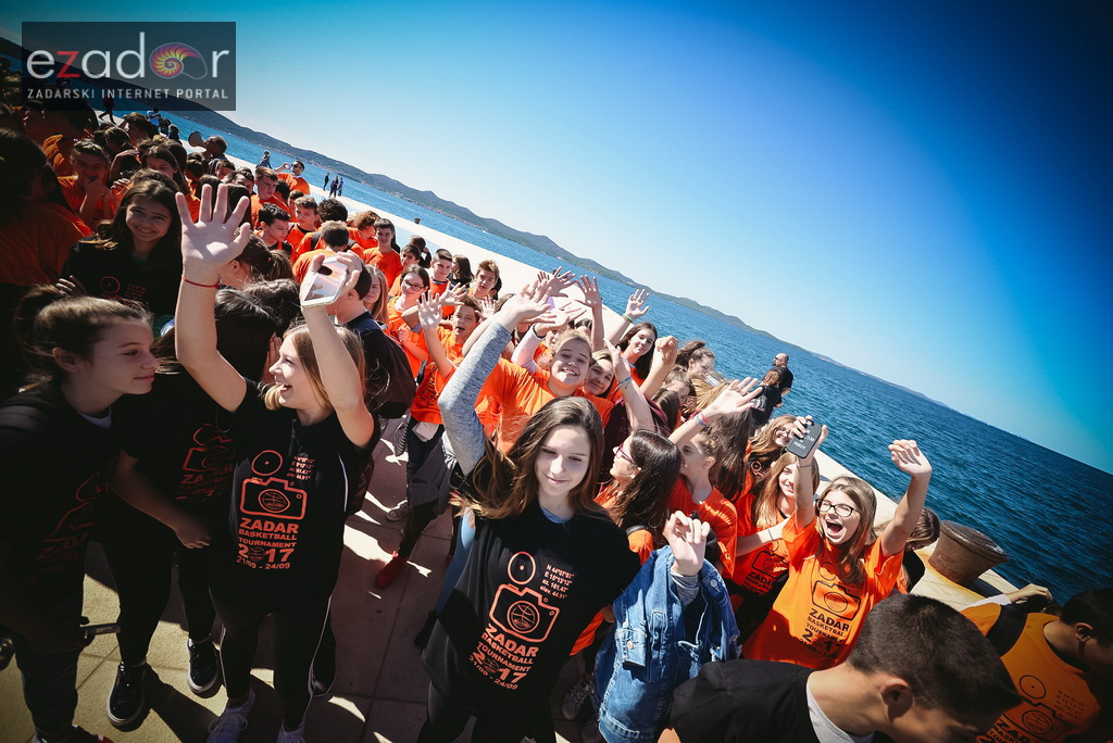#ZDBT2017: Snimanje Milenijske fotografije košarkaške lopte na Pozdravu suncu #ZDBT2017: Snimanje Milenijske fotografije košarkaške lopte na Pozdravu suncu