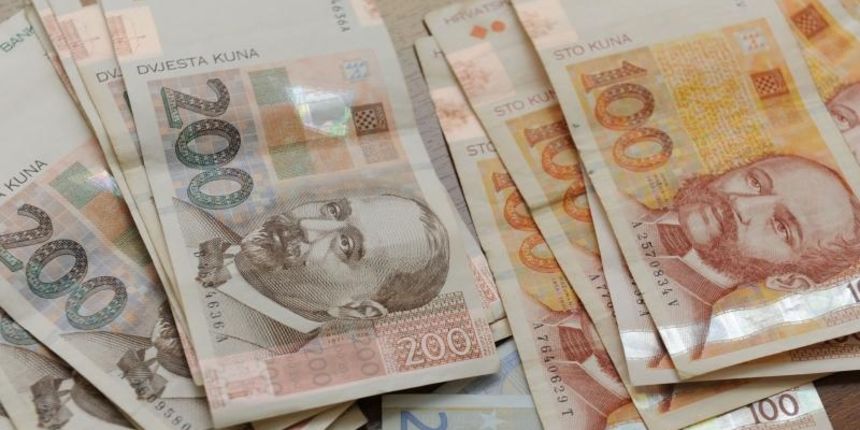 U dvije odvojene akcije policijski sluzbenici odjela za droge zaplijenili su vecu kolicinu droge, heroina te marihuane koja na crnom trzistu vrijedi vise od pola milijuna kuna. Na konfereciji za medije u PU Sibenik medijima su se obratili Ivica Kostanic, U dvije odvojene akcije policijski sluzbenici odjela za droge zaplijenili su vecu kolicinu droge, heroina te marihuane koja na crnom trzistu vrijedi vise od pola milijuna kuna. Na konfereciji za medije u PU Sibenik medijima su se obratili Ivica Kostanic,