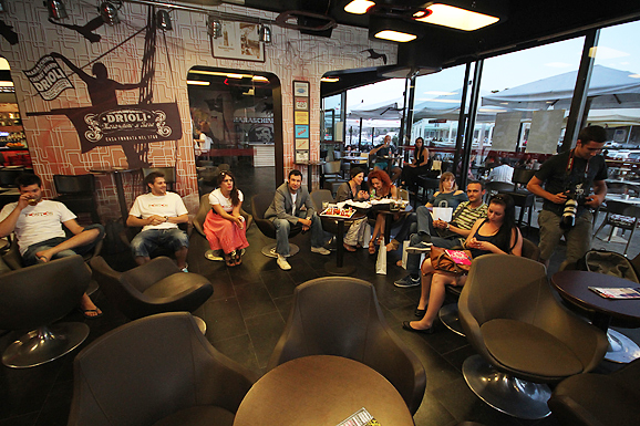 Image 888197 (auto) Image 888197 (auto)