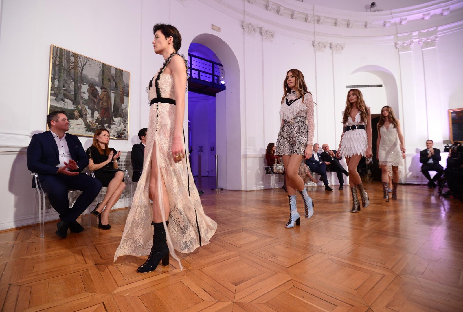 Modna revija “Lei Lou” Aleksandre Dojčinović u Modernoj galeriji