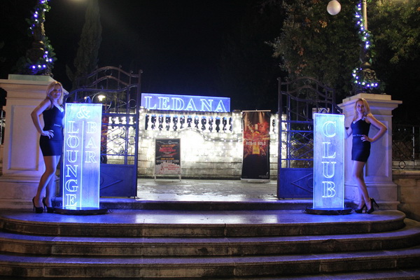 Vikend u Ledani Lounge & Baru: Red Hot Friday Night i Saturday White Fever. Vikend u Ledani Lounge & Baru: Red Hot Friday Night i Saturday White Fever.