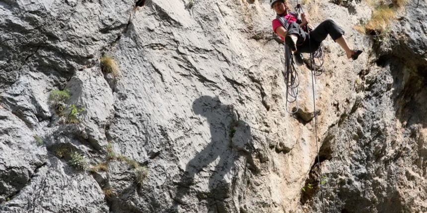 Zadar, 300412.
U Nacionalnom parku Paklenica danas je odrzano natjecanje u sportkom penjanju Big Wall speed climbing. Osim natjecatelja, Paklenicu su posjetili i amateri penjaci. Brojni turisti i domaci takodjer su uzivali u setnjama parkom Paklenica.
Na
