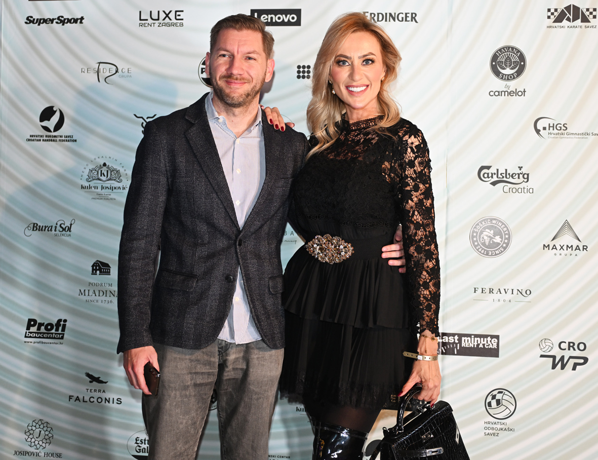 Brojni sportaši, legende i uglednici na proslavi 19. godišnjice emisije sport nedjeljom Brojni sportaši, legende i uglednici na proslavi 19. godišnjice emisije sport nedjeljom