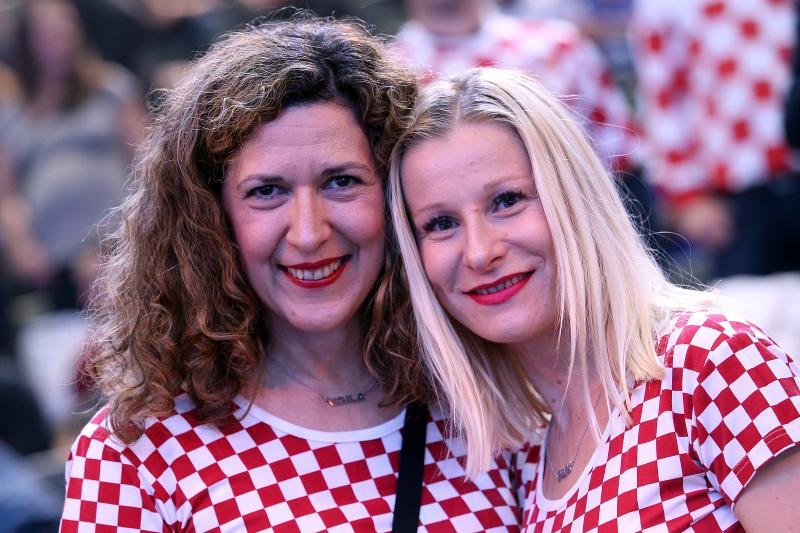 Hrvatski navijači u Parizu na utakmici Slovenija – Hrvatska za 3. mjesto na Svjetskom prvenstvu