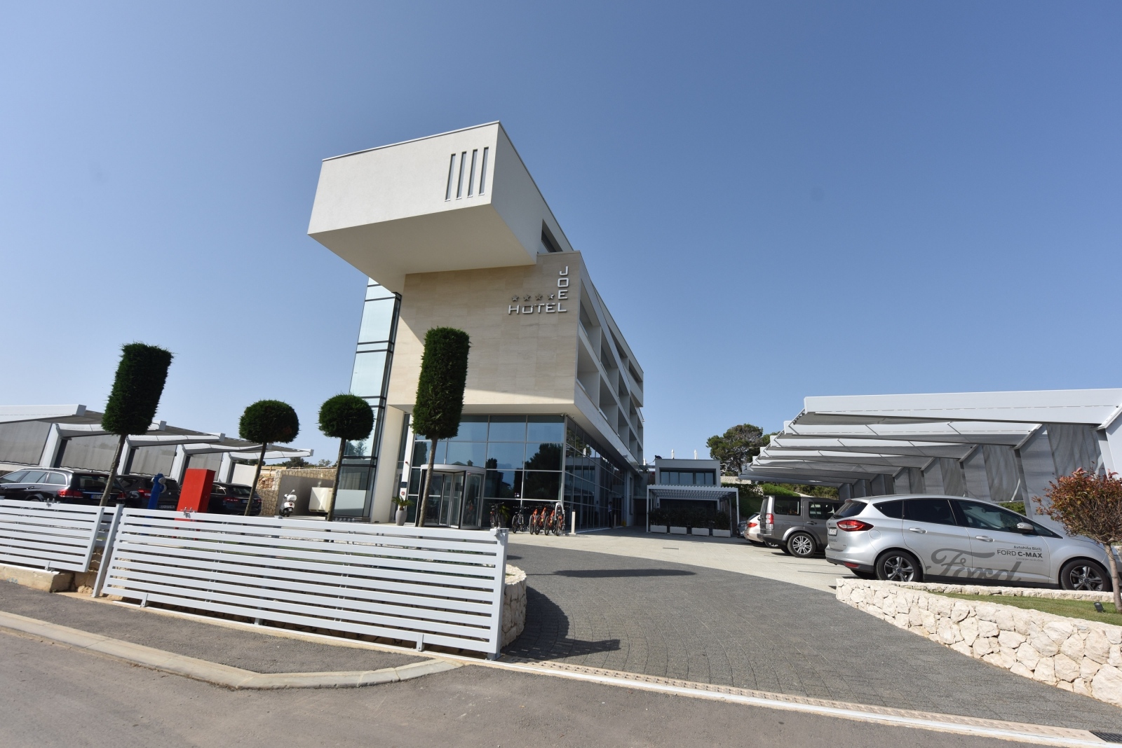 Ministar turizma Gari Cappelli obišao hotel u vlasništvu Dejana Lovrena