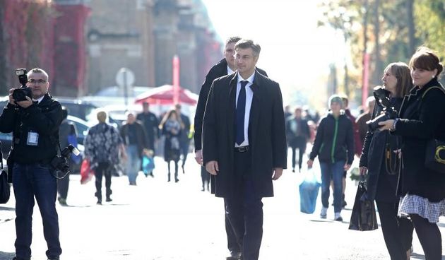 Uoci blagdana Svi svetih predsjednik Vlade RH Andrej Plenkovic sa suradnicima, polozio je vijence kod spomenika Glas hrvatske zrtve – Zid boli. Photo: Sanjin Strukic/PIXSELL