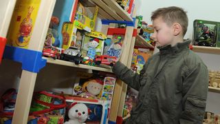 05.02.2014., Knin – Po prvi puta je u gradu otvorena je besplatna knjiznica djecjih igracaka. Projekt su osmislile clanice Ekoudruga Krka-Knin na celu sa Ingom Kukolj i Marijom Ujakovic. Jedini uvjet za uclanjenje u knjiznicu je da djeca donesu neku svo