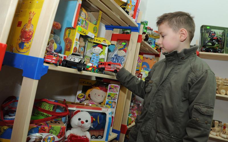 05.02.2014., Knin – Po prvi puta je u gradu otvorena je besplatna knjiznica djecjih igracaka. Projekt su osmislile clanice Ekoudruga Krka-Knin na celu sa Ingom Kukolj i Marijom Ujakovic. Jedini uvjet za uclanjenje u knjiznicu je da djeca donesu neku svo