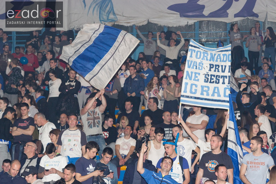 Humanitarno gledanje utakmice Zadar-Cibona (85-84) u Jazinama Humanitarno gledanje utakmice Zadar-Cibona (85-84) u Jazinama