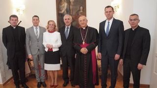 Nadbiskup Puljić primio Kalmetu i Zrilića sa suradnicima Nadbiskup Puljić primio Kalmetu i Zrilića sa suradnicima