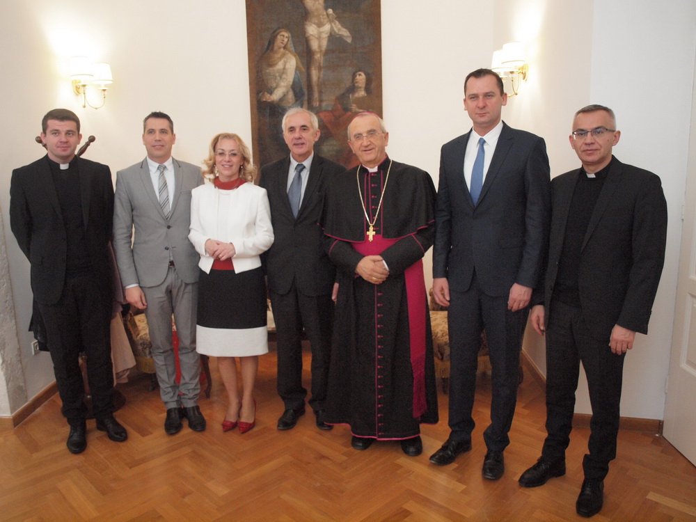 Nadbiskup Puljić primio Kalmetu i Zrilića sa suradnicima Nadbiskup Puljić primio Kalmetu i Zrilića sa suradnicima