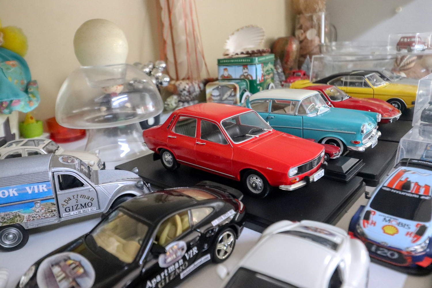 Dušan Erkalović iz Vira jedan je od najvećih kolekcionara autića u Hrvatskoj Dušan Erkalović iz Vira jedan je od najvećih kolekcionara autića u Hrvatskoj