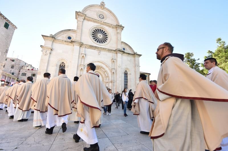 Šibenik: Velikim misnim slavljem i procesijom proslavljen blagdan Sv. Mihovila, Photo: Hrvoje Jelavić/PIXSELL