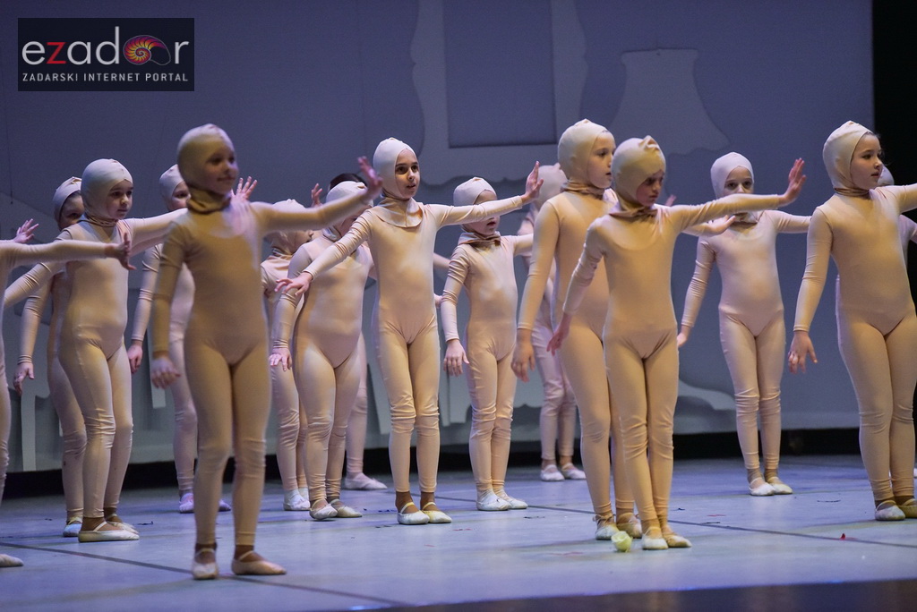 Predstava “Odgojoj” Plesne udruge Gesta u HNK Zadar