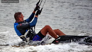 Kiteri guštali u refulima ninske bure Kiteri guštali u refulima ninske bure