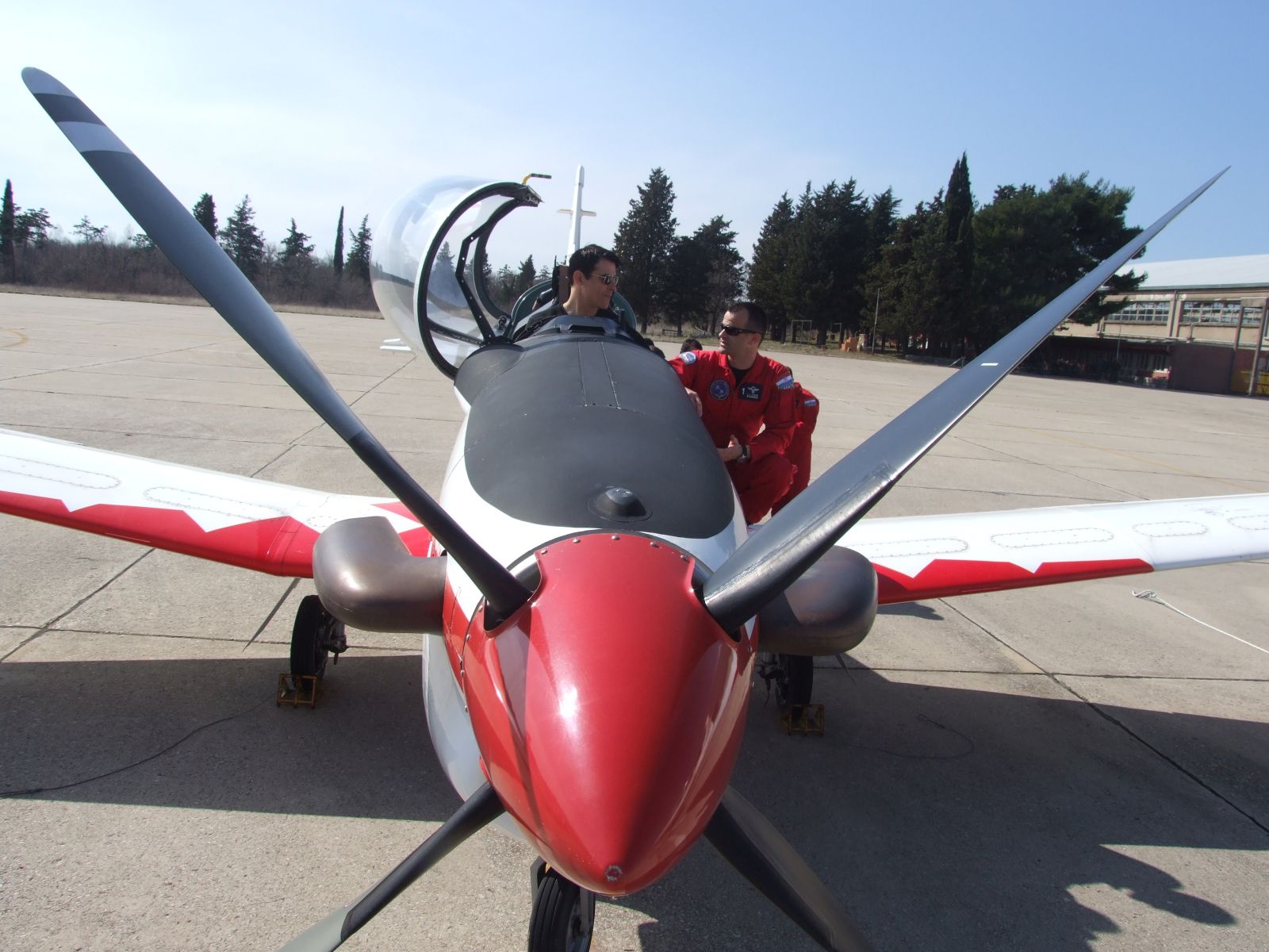 Goran Višnjić posjetio pilote u zrakoplovnoj bazi Zemunik