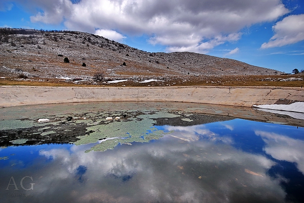 Ogledalo usred nicega