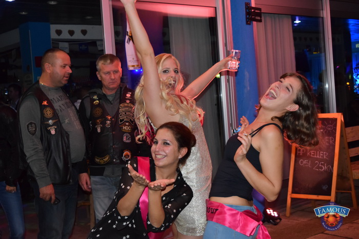 Songbusters i Elena Stella @ Famous Beach Bar & Grill Songbusters i Elena Stella @ Famous Beach Bar & Grill