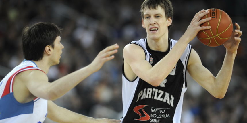Zagreb, 250410. Arena Zagreb. Zavrsnica kosarkaske regionalne lige, finalna utakmica Nlb lige izmedju Cibone i Partizana. Na slici: Jan Vesely i Marko Tomas. Foto: Drago Sopta / CROPIX Zagreb, 250410. Arena Zagreb. Zavrsnica kosarkaske regionalne lige, finalna utakmica Nlb lige izmedju Cibone i Partizana. Na slici: Jan Vesely i Marko Tomas. Foto: Drago Sopta / CROPIX