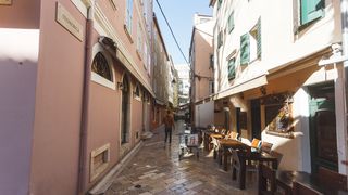 Zatvorene butige i poluprazan zadarski Poluotok Zatvorene butige i poluprazan zadarski Poluotok