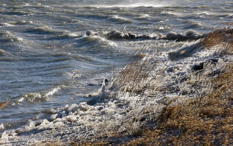 Zaledilo Vransko jezero u lučici na Prosici