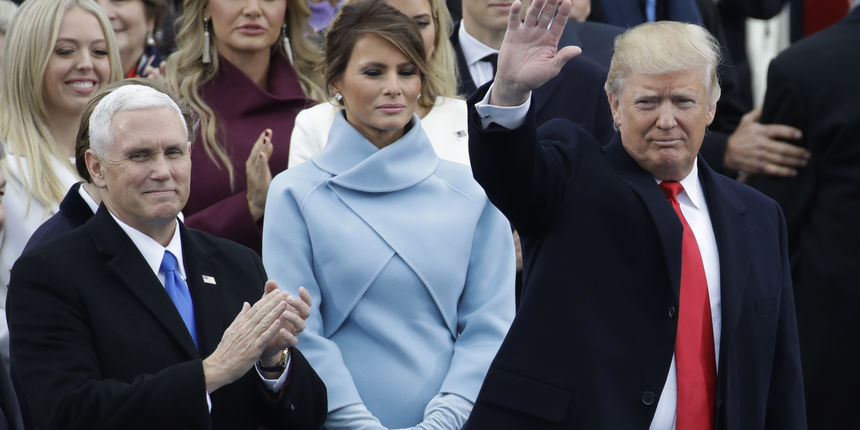 Melania Trump na inauguraciji podsjetila na Jackie Kennedy u plavom Melania Trump na inauguraciji podsjetila na Jackie Kennedy u plavom