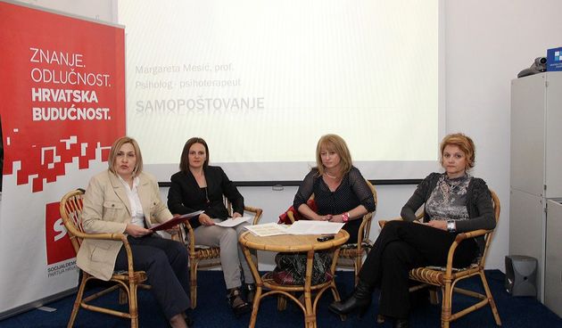 Na tribini su govorili Margareta Mesić, prof. psiholog i psihoterapeut, Mila Špinderk, prof. psihologije, te Valentina Cindori, dipl. defektolog i socijalni pedagog, foto: Fabio Šimićev