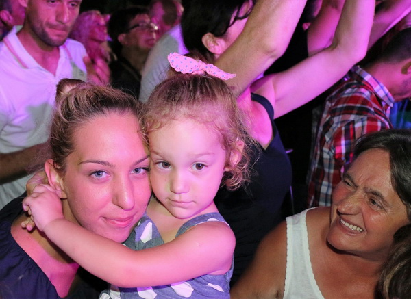 Virsko ljeto 2016: Dražen Zečić Zeko i Banana Band raspjevali i rasplesali Vir