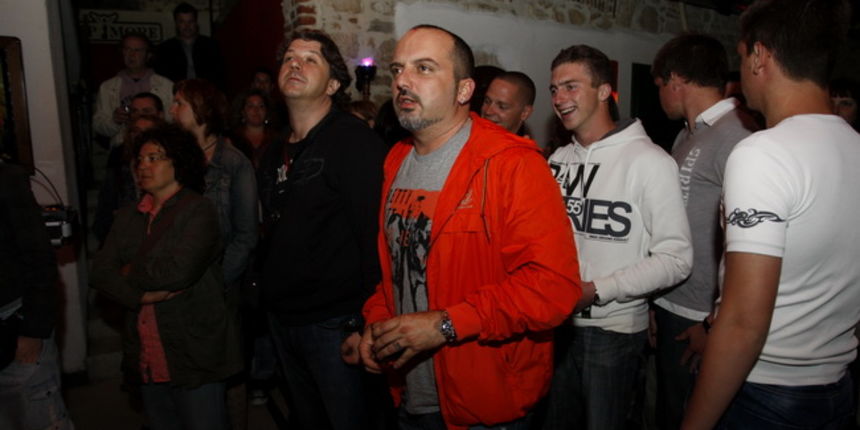 Biograd , 130510.
Otvorenje Porin club-a Carpymore. Grupa Elemental imala je koncertnu promociju albuma Vertigo. Toni Cetinski na koncertu.
Foto: Jure Miskovic / CROPIX Biograd , 130510.
Otvorenje Porin club-a Carpymore. Grupa Elemental imala je koncertnu promociju albuma Vertigo. Toni Cetinski na koncertu.
Foto: Jure Miskovic / CROPIX