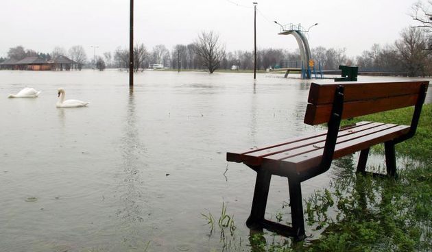 12.02.2014., Karlovac – Rijeka Kupa presla je 771 centimetar te i dalje raste. Rijeke su se izlile iz korita te poplavile okolna podrucja. Dominik Grguric/PIXSELL Autor  Dominik Grguric/PIXSELL KLJUČNE RIJEČI  vodostaj, Kupa, rijeka, poplava