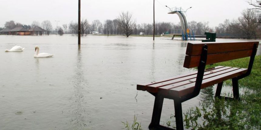 12.02.2014., Karlovac – Rijeka Kupa presla je 771 centimetar te i dalje raste. Rijeke su se izlile iz korita te poplavile okolna podrucja. Dominik Grguric/PIXSELL Autor  Dominik Grguric/PIXSELL KLJUČNE RIJEČI  vodostaj, Kupa, rijeka, poplava