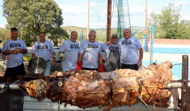 VRO Oluja Lišane Ostrovičke – pečeni vol