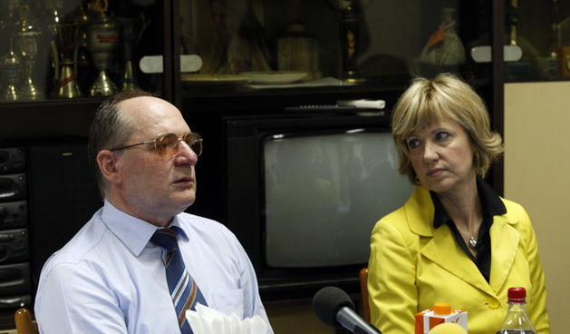 Zadar, 110510.
Udruga slijepih Zadarske zupanije organizirala je Okrugli stol, pozvani su i politicari da pomognu u rjesavanju njihovih problema. Na slici tajnik Hrvatskog saveza slijepih Ivica Robic i Ingrid Anticevic Marinovic.
Foto: Jure Miskovic / CRO