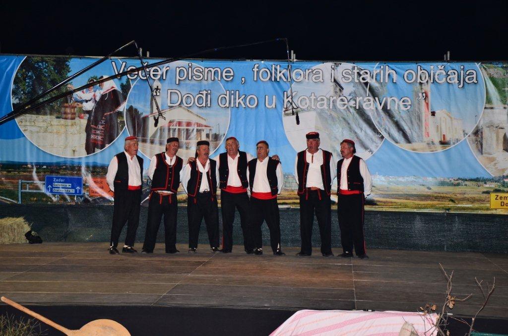 4. po redu večer pisme, folklora i starih običaja “Dođi diko u Kotare ravne – Zemunik 2012.”, foto: Željko Šarić