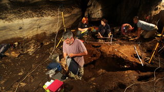 Zadar, 060712.
Predstavljanje novih arheoloskih nalaza iz spilje neandertalaca iz srednjeg paleolitika. Spilja se nalazi u kanjonu ispod utvrde Klicevica u blizini Benkovca. Arheolozi su pronasli ostatke alata kojima su se sluzili neandertalci prije 40 ti