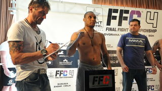 Zadar, 090513.
Sluzbeno vaganje sudionika za borilacki spektakl FFC 04 koji se sutra odrzava u dvorani na Visnjiku.
Foto: Luka Gerlanc / CROPIX Zadar, 090513.
Sluzbeno vaganje sudionika za borilacki spektakl FFC 04 koji se sutra odrzava u dvorani na Visnjiku.
Foto: Luka Gerlanc / CROPIX