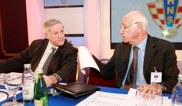Zagreb, 171210.
Hotel Sheraton.
Izborna skupstina Hrvatskog nogometnog saveza na kojoj se bira novi predsjednik.
Na fotografiji: Zorislav Srebric i Vlatko Markovic.
Foto: Ronald Gorsic / CROPIX