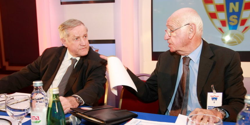 Zagreb, 171210.
Hotel Sheraton.
Izborna skupstina Hrvatskog nogometnog saveza na kojoj se bira novi predsjednik.
Na fotografiji: Zorislav Srebric i Vlatko Markovic.
Foto: Ronald Gorsic / CROPIX Zagreb, 171210.
Hotel Sheraton.
Izborna skupstina Hrvatskog nogometnog saveza na kojoj se bira novi predsjednik.
Na fotografiji: Zorislav Srebric i Vlatko Markovic.
Foto: Ronald Gorsic / CROPIX