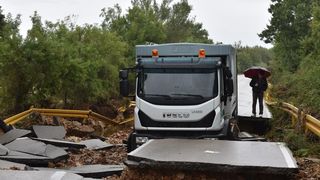 Zbog zarobljenog kamiona ne prometuje se cestom Poljica- Mazija