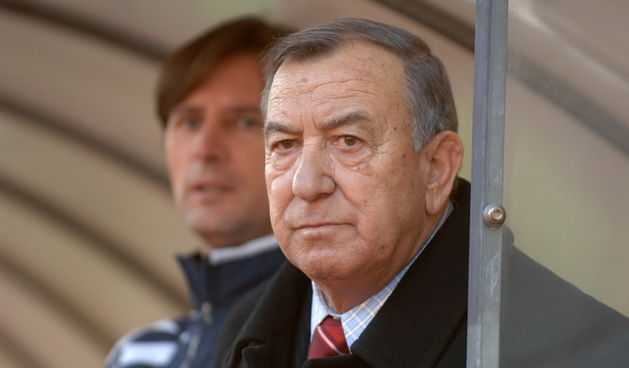 Split, 130210.
Stadion na Poljudu.
Prijateljska utakmica protiv Zeljeznicara kojom Hajduk obiljezava 99. rodjendan.
Na fotografiji: trener Hajduka Stanko Poklepovic i pomocnik Josko Spanjic.
Foto: Fedja Klaric / CROPIX