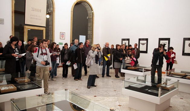 Izlozba A sto ako vam se svidjam? u Gradskoj lozi