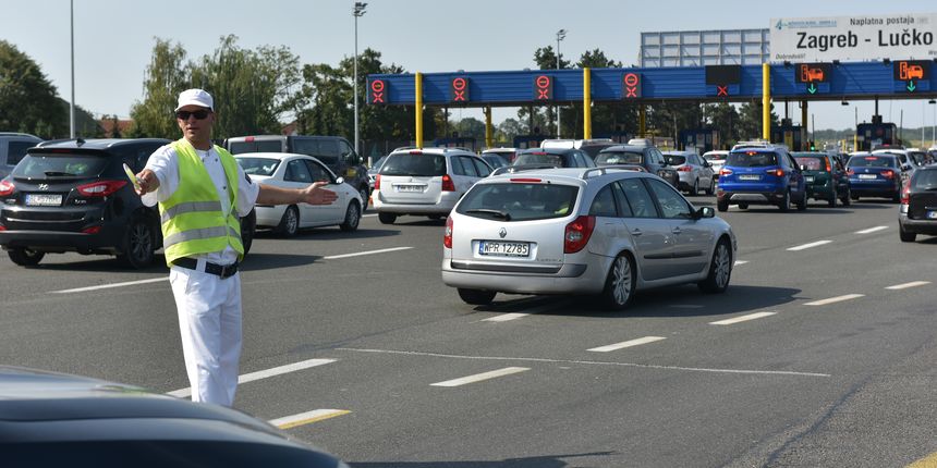 Gužva na naplatnoj postaji Lučko zbog masovnog odlaska turista na Jadransku obalu